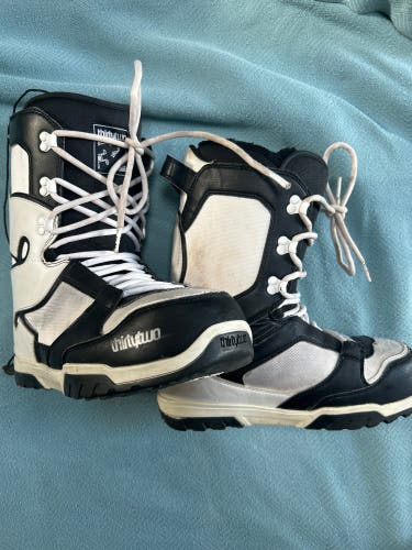 Used Size 10 (Women's 11) Thirty Two Snowboard Boots