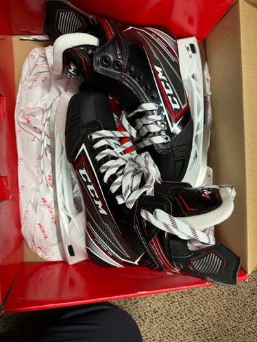 New Senior CCM JetSpeed FT490 Hockey Skates Size 6 Width D