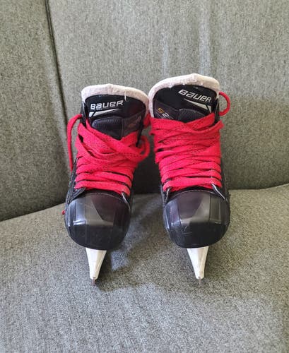 Used Junior Bauer Supreme S29 Hockey Goalie Skates Regular Width Size 3