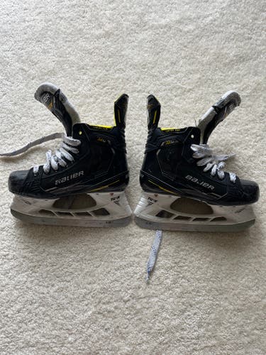 Used size 4 fit 2 Bauer Supreme M4 skates