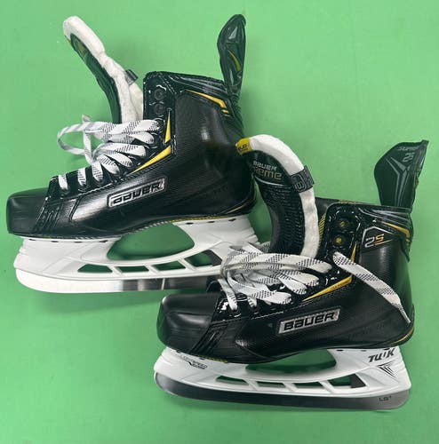 Used Senior Bauer Supreme 2S Hockey Skates Extra Wide Width 8