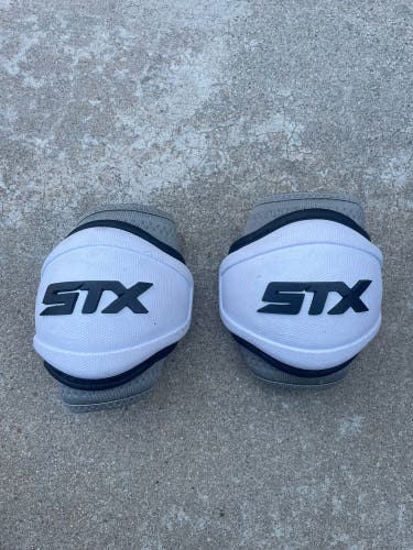 STX Stallion 900 Elbow Pads