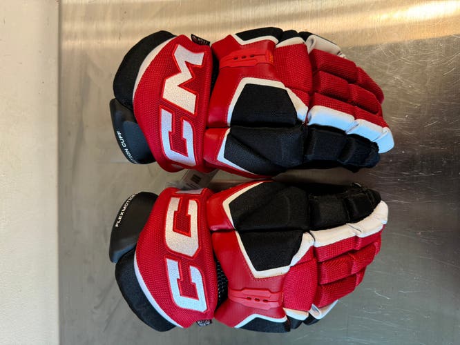 Red/Black CCM Tacks AS-V Pro Gloves