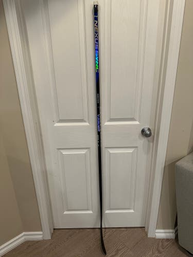 New Senior Bauer Right Handed P28 Pro Stock Nexus Sync Hockey Stick