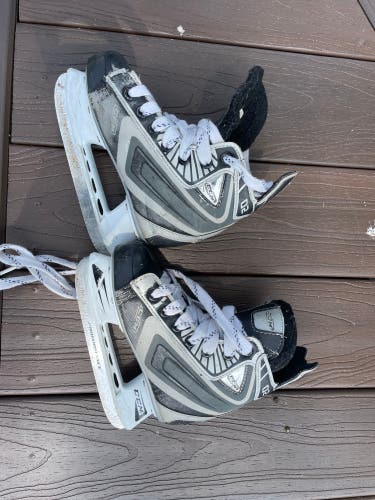 Used Junior CCM 13 Hockey Skates