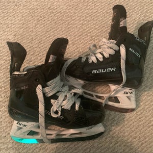 Used Intermediate Bauer Supreme Matrix Hockey Skates 7