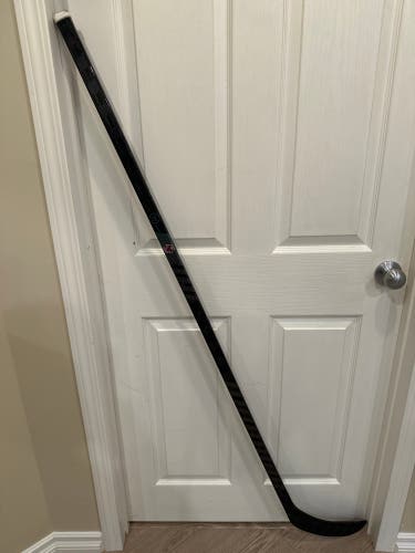 Used Senior Warrior Right Handed W71 Pro Stock Alpha LX2 PRO Hockey Stick