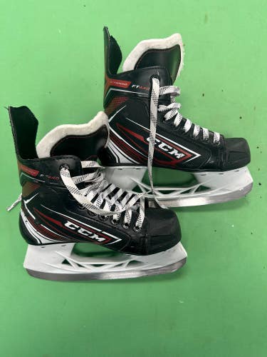 Used Junior CCM JetSpeed FT440 Hockey Skates Regular Width Size 2