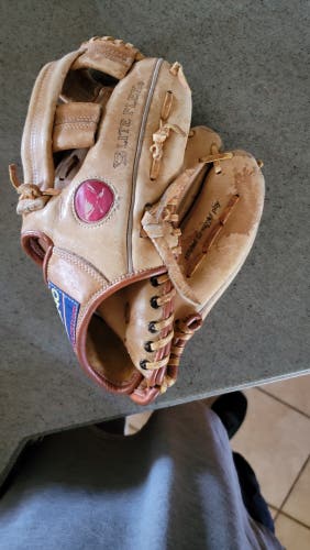 Used Mizuno Right Hand Throw Infield MT1030 Baseball Glove 11.5"