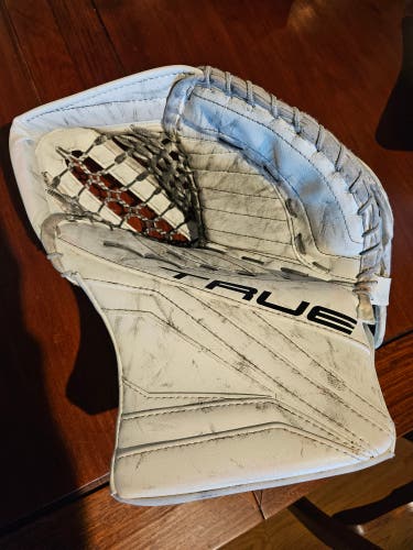 Used True L12.2 Regular glove