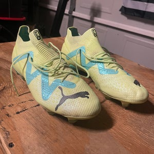 Used Size 8.5 (Women's 9.5) Puma Future Cleats