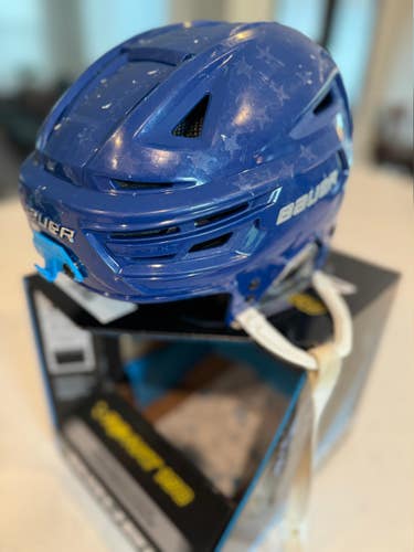 Used Medium Bauer Re-Akt 150 Helmet