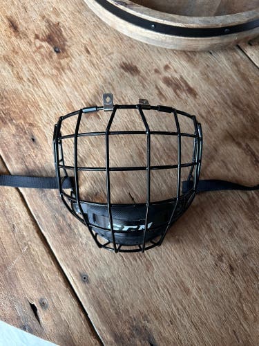 Used Medium CCM FM580 Full Cage