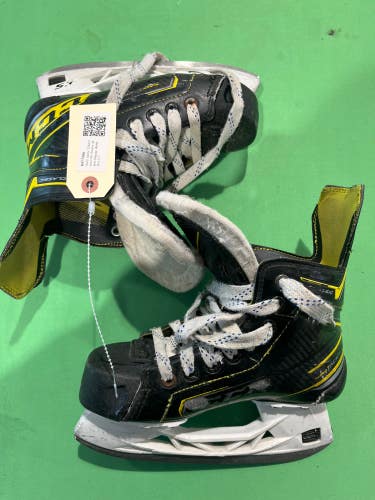 Used Junior CCM Classic SE Hockey Skates Regular Width Size 2.5