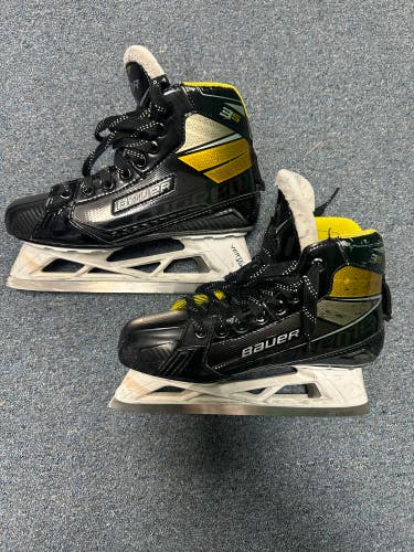 Used Intermediate Bauer Supreme 3S Hockey Goalie Skates Regular Width Size 5.5