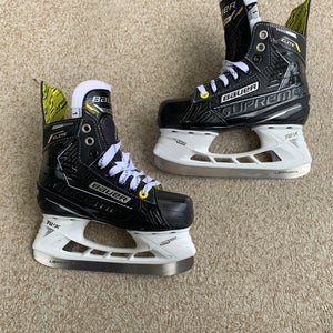 LIKE NEW Used Junior Bauer Supreme Elite Hockey Skates Regular Width Size 1