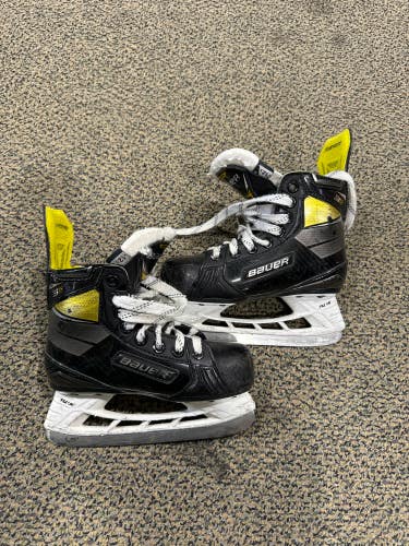 Used Youth Bauer Supreme 3S Pro Hockey Skates Regular Width 12.5