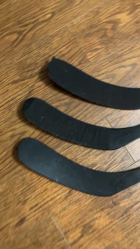 3 youth hockey sticks. size 34 in 29 in 21 in 25$ A Stick