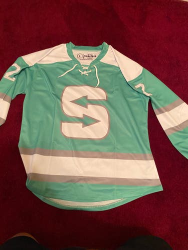 #22 Green Sidelineswap “S” hockey Jersey size large