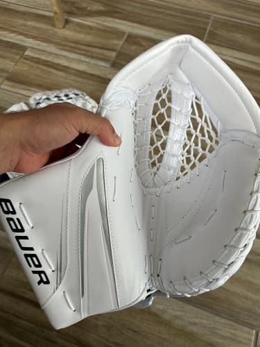 Bauer M5 pro goalie glove