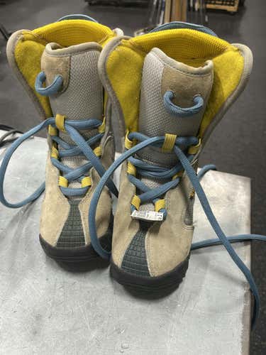 Used Burton Moto Junior 01 Snowboard Boys Boots