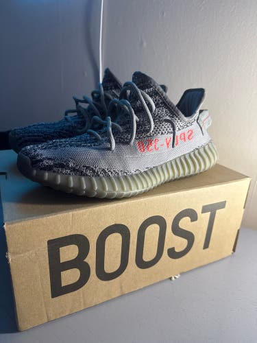 Yeezy 350 V2 Fake