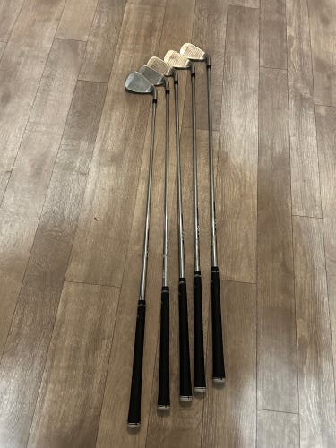 Lightly Used Men's Callaway Left Hand Regular Flex 5 Pieces Rogue Iron Set