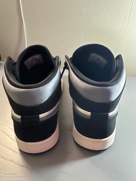 Jordan 1 Mid Satin Gray Toe