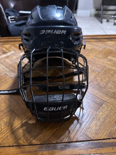 Used Medium Bauer  Re-Akt 200 Helmet