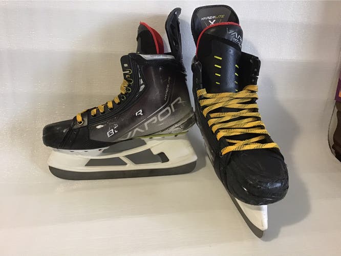 BAUER VAPOR HYPERLITE ICE HOCKEY SKATES, US 7.0 FIT 1