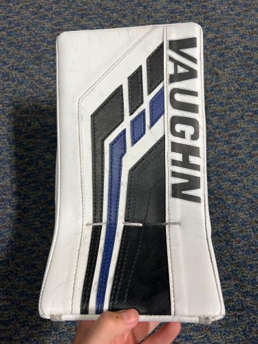 White Used Intermediate Vaughn Velocity VE8 Goalie Gloves & Blockers Regular