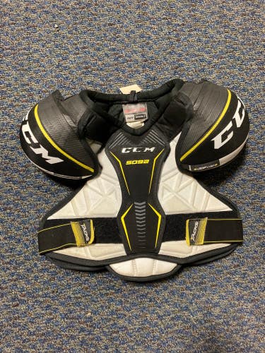 Used Small Senior CCM Tacks 5092 Shoulder Pads