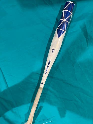 White New 2018 Easton Sapphire Bat (-12) Alloy 17 oz 29"