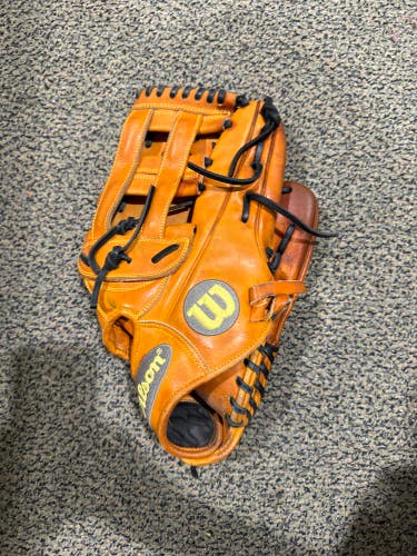 Brown Used Wilson A2000 Right Hand Throw Infield Baseball Glove 12.75"