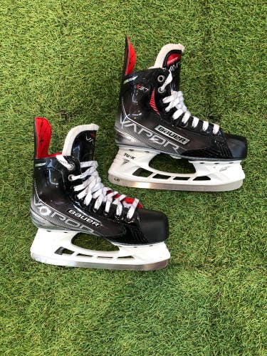 Used Bauer Vapor X3.7 Hockey Skates Regular Width Size 4.5 - Intermediate