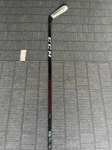 Used Intermediate CCM Right Handed P29 JetSpeed Team Hockey Stick