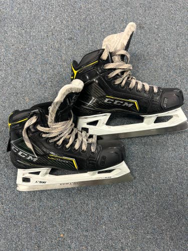 Used Intermediate CCM Super Tacks 9370 Hockey Goalie Skates Regular Width Size 5