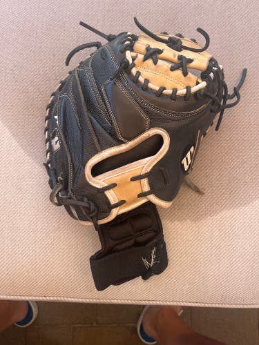 A2000 Baseball catchers mitt