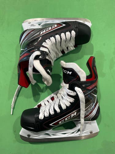 New Intermediate CCM JetSpeed FT460 Hockey Skates Regular Width Size 4