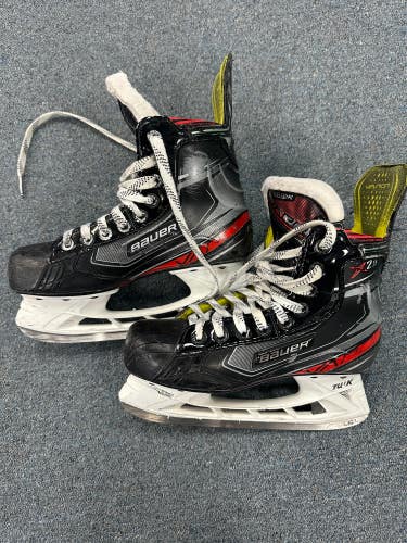 Used Intermediate Bauer Vapor X2.9 Hockey Skates Regular Width Size 4.5