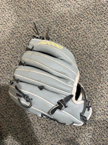 Gray Used Wilson A2000 Right Hand Throw Infield Baseball Glove 11.5"