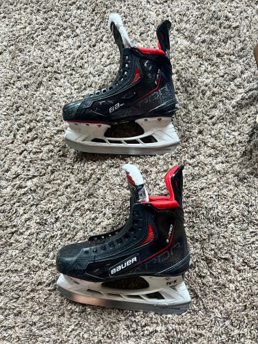 Used Intermediate Bauer Vapor 3X Pro Hockey Skates Size 4 Fit 2
