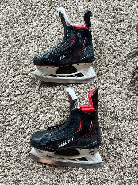 Used Intermediate Bauer Vapor 3X Pro Hockey Skates Size 4 Fit 2