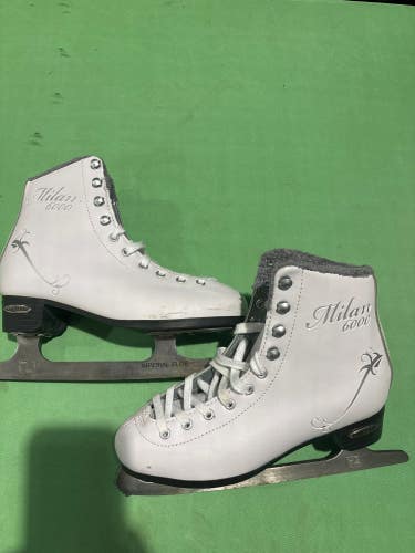 Used Lake Placid Milan 6000 Figure Skates Junior Size 4.0