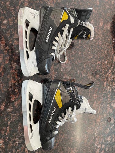 Used Intermediate Bauer Size 4.5 Supreme 3S Pro Hockey Skates