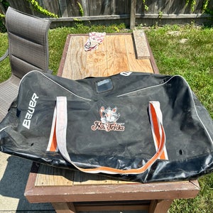 Danbury Hattricks Bauer Bag
