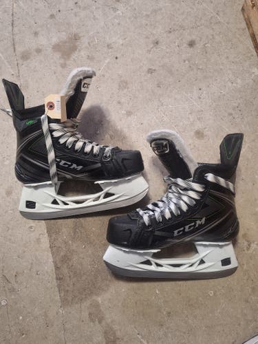 Used Junior CCM RibCor 88K Hockey Skates Regular Width Size 3