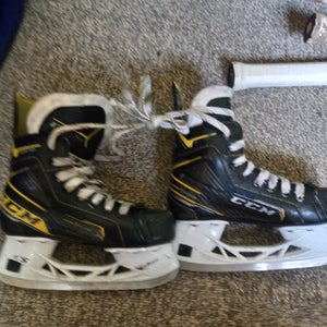 Junior Size 2 CCM Super Tacks 9370 Hockey Skates Regular Width Size 2