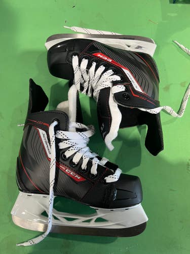 New Youth CCM JetSpeed 250 Hockey Skates Regular Width 13