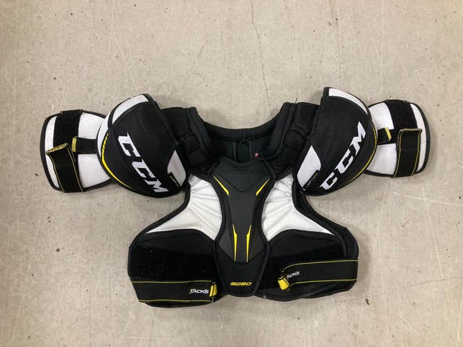 Used Large Junior CCM Tacks 9060 Shoulder Pads